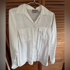Chico’s Size 1 Gorgeous White Blouse Front Pockets Side Slits